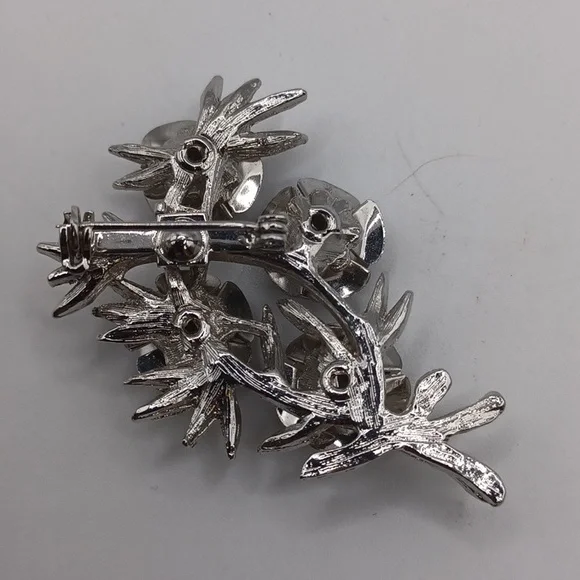Silver tone Rose Bouquet Brooch - Picture 4 of 5